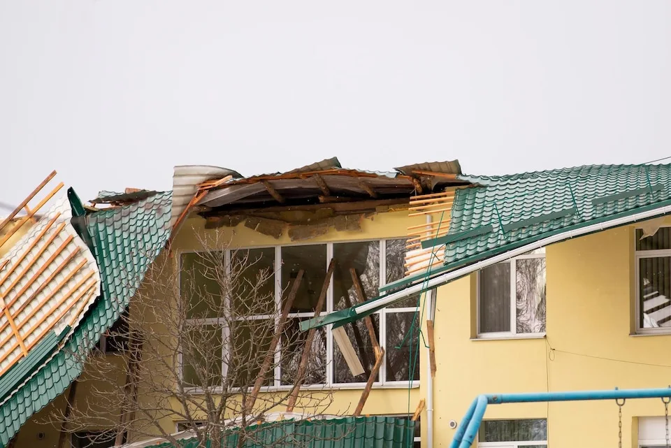 Roof damaged because of wind