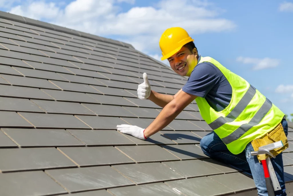 Asian tile roofing workers raised their thumbs, signaling the stability of the roof.