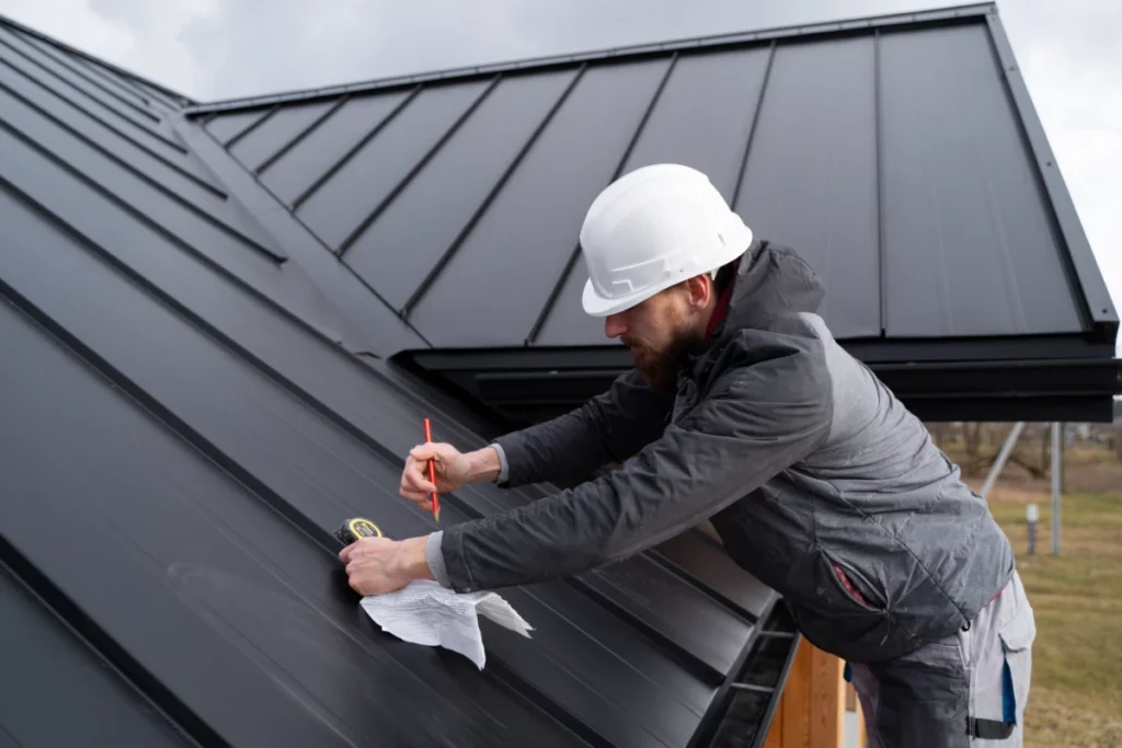 Medium shot man working on roof in Lakeland